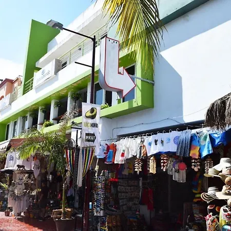 Room In Bb - Hostel In Playa Del Carmen
